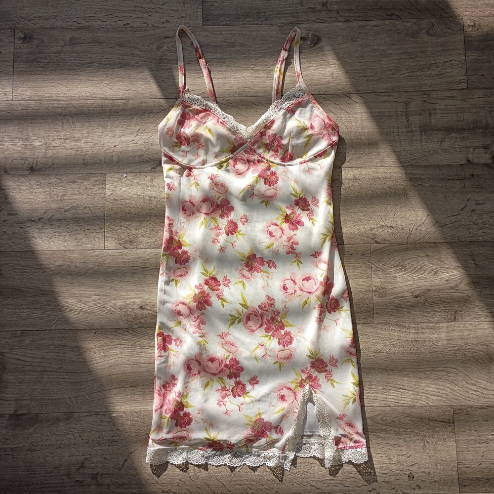 Floral Lace Trim Cami Tank Top - Pink Roses on White - Picture 2 of 8